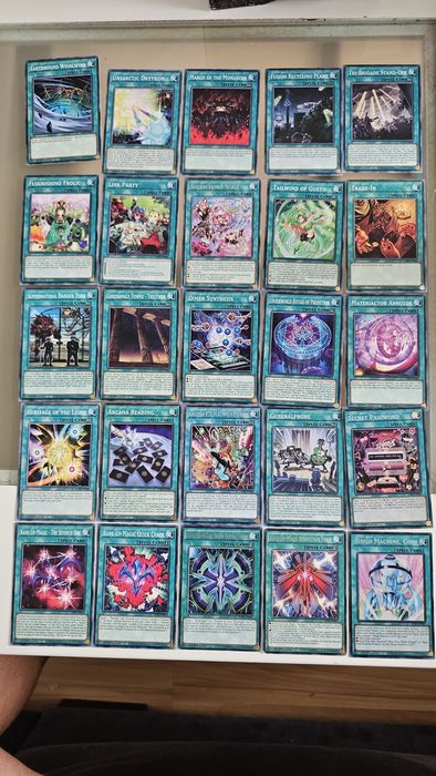Продавам оригинални Yugioh карти