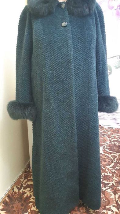 Пальто женское с натуральным мехом