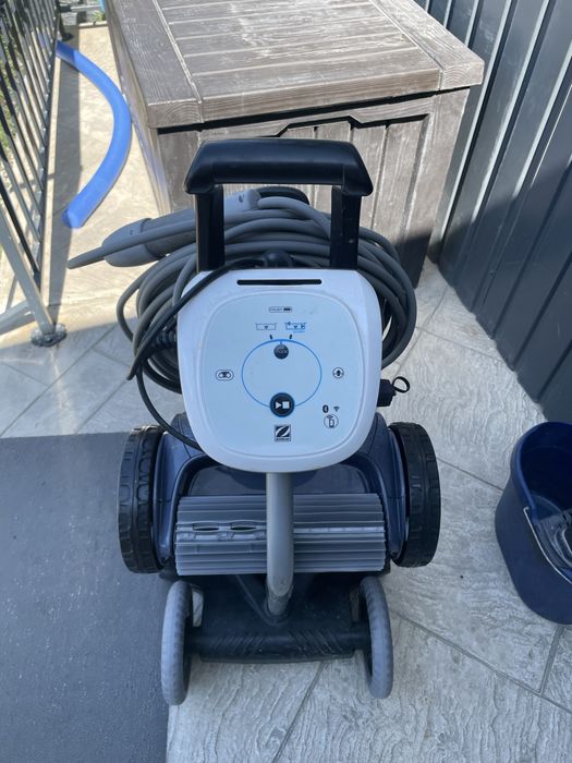 Robot piscina dolphin si zodiac .si reparat.roboti