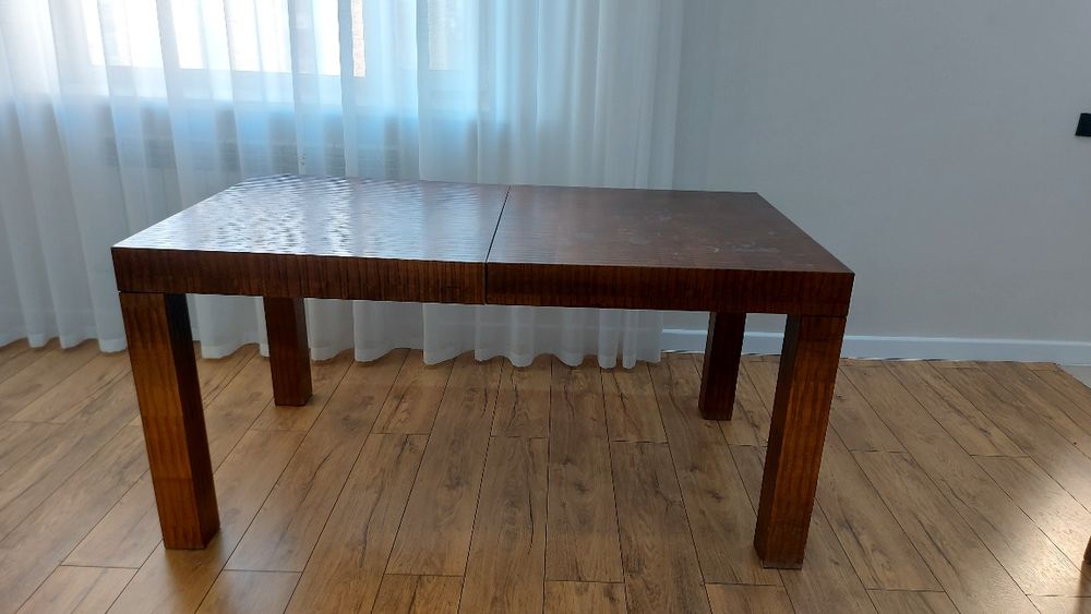 Продаются стол и стулья, диван Б/У