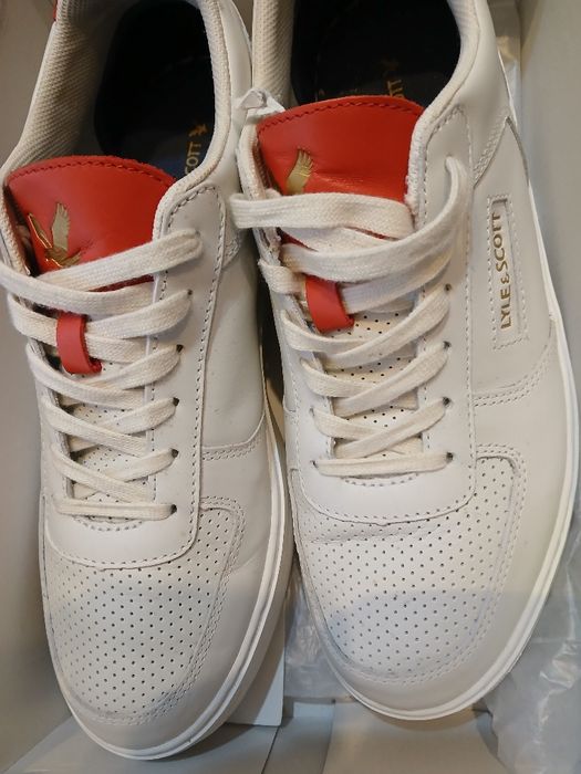 Страхотен модел на LYLE scott 42 носени 1 път