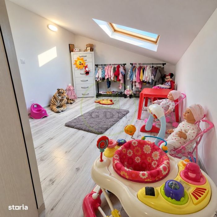Vand apartament 3 camere Rasnov