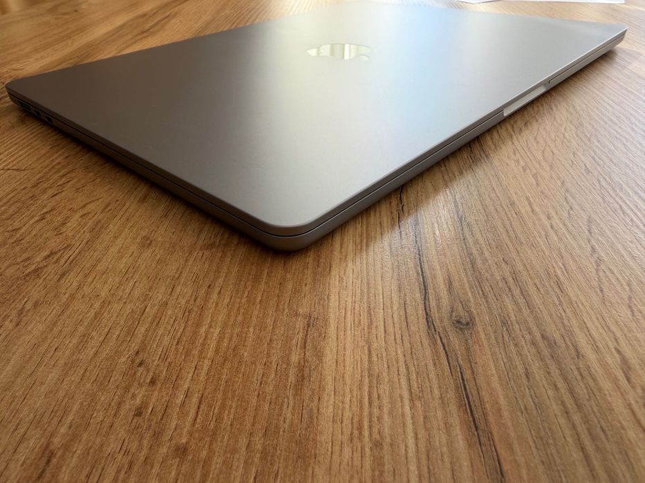 MacBook Air 15" M3 Chip 8-CPU, 10-GPU, 16GB RAM, 256GB SSD В ГАРАНЦИЯ ДО 27.10.2028г.