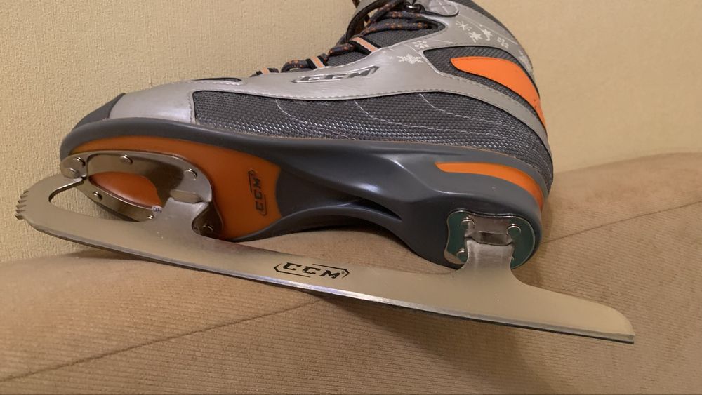 Продам коньки фигурные