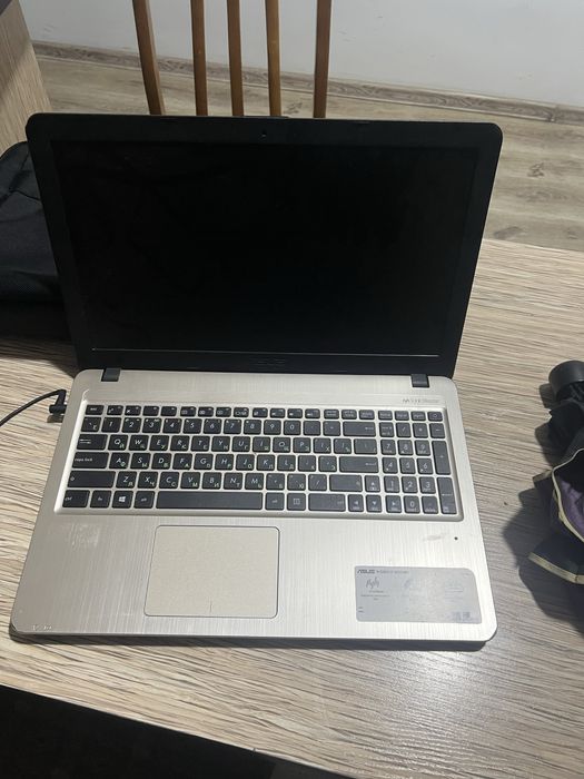 Notbuk asus  yangi batareka quyildi  ishlashi