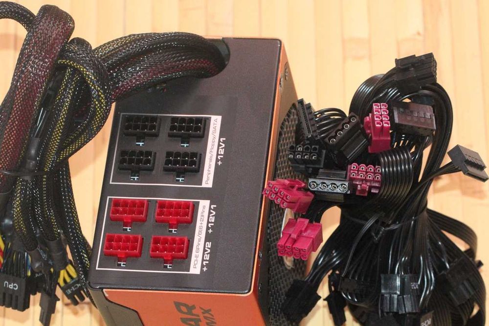 COUGAR 1000W блок питания в идеальном состоянии.