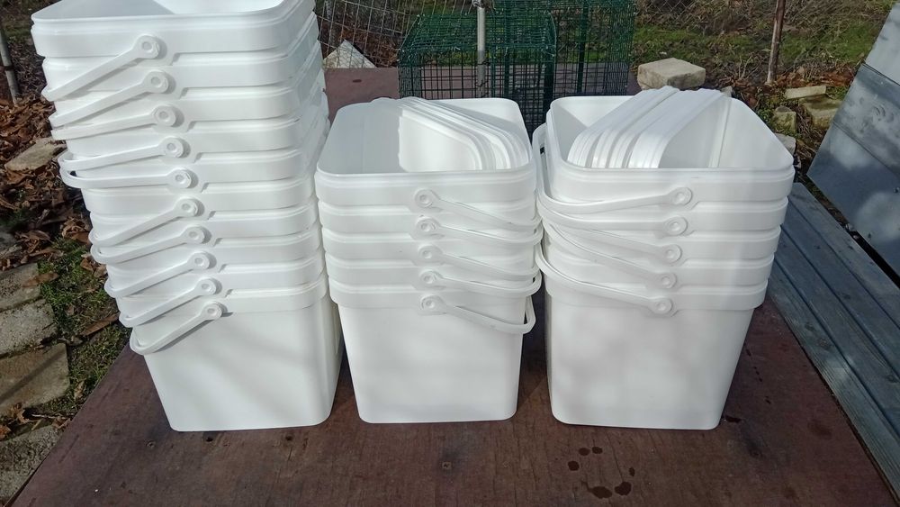 кофи пластмасови за сирене и друго,идеално състояние като нови.