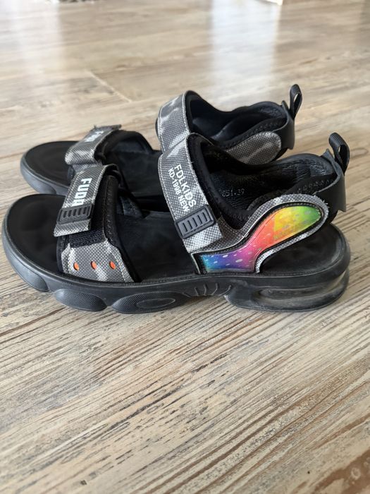 продаются сандали