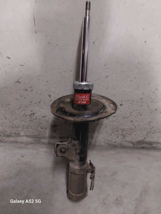 Преден десен амортисьор КYB за Рав 4