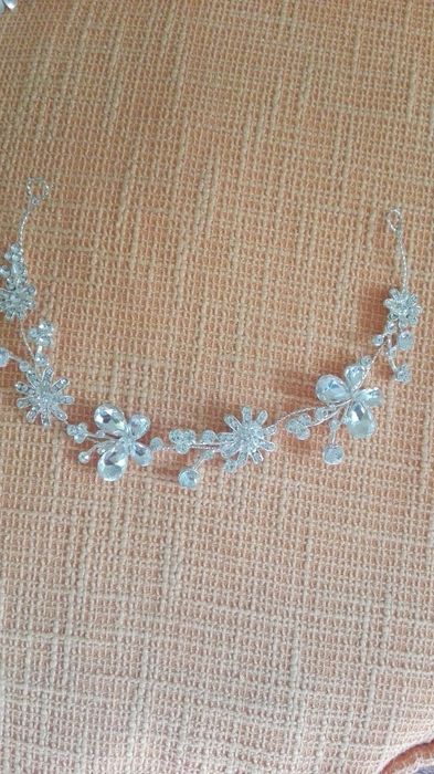 Аксесоари за сватбена /официална прическа (Диадема и обеци, фиби)