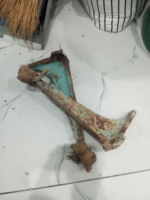 Раковина с кронштейнами