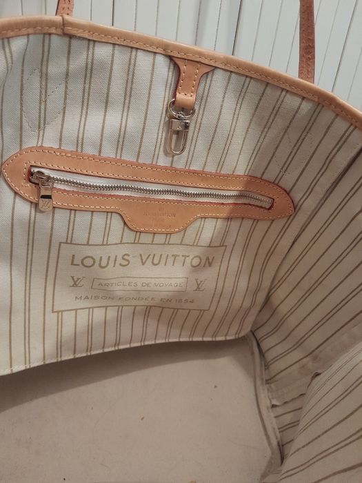 Vând gentuta Louis Vuitton