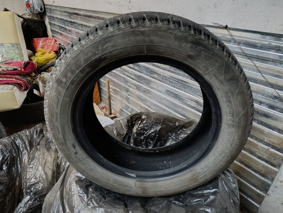 Продам шины Goodyear зима