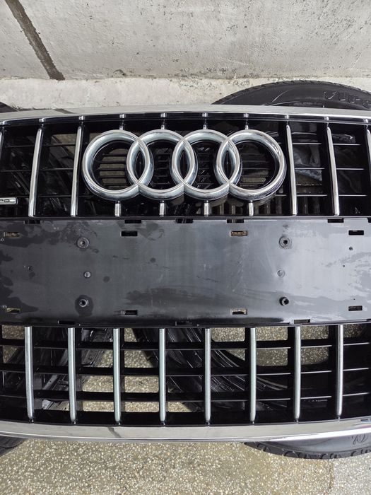 Audi Q7 4L0 Предна маска ОЕ Перфектна!
