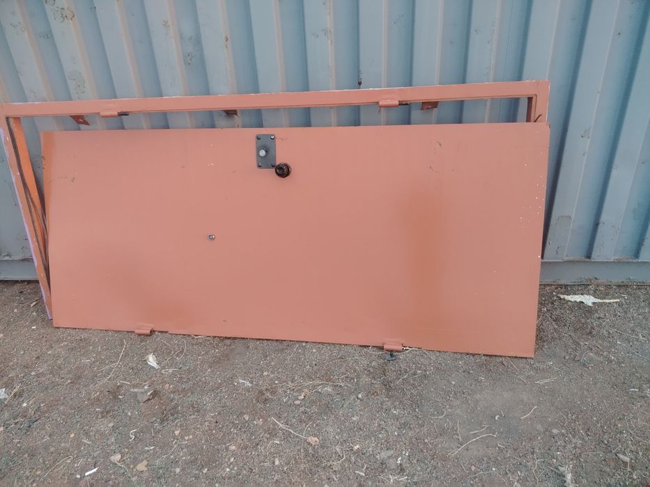 Дверь железный   бу