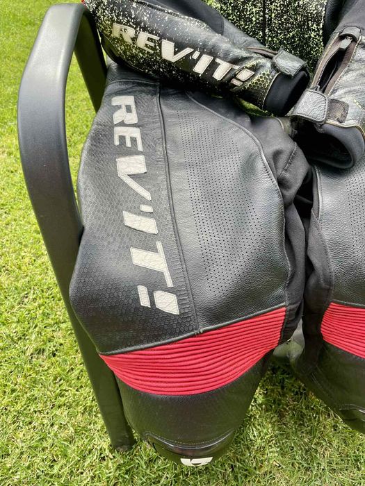 Кожен костюм REVIT