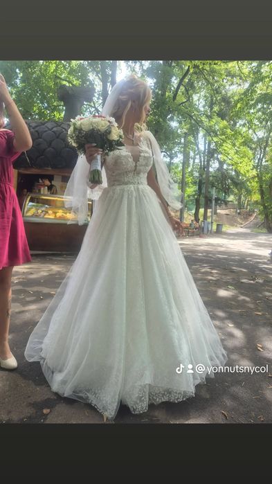 Vând rochie de mireasa mărimea S  M .