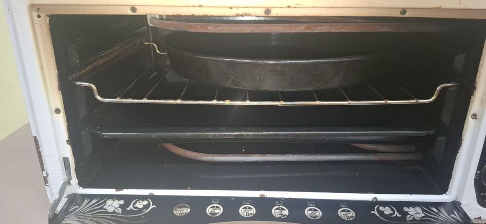 Продаётся эл печь  б/у,