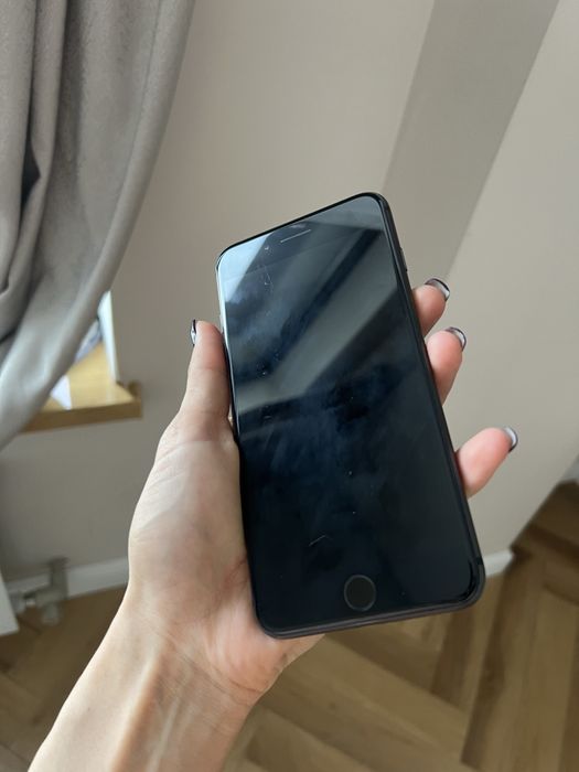 Продам iphone 8 plus в хорошем состоянии