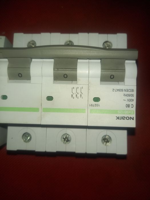 Автоматичен предпазител бушон трифазен 80А  / 63А  / 40А  /