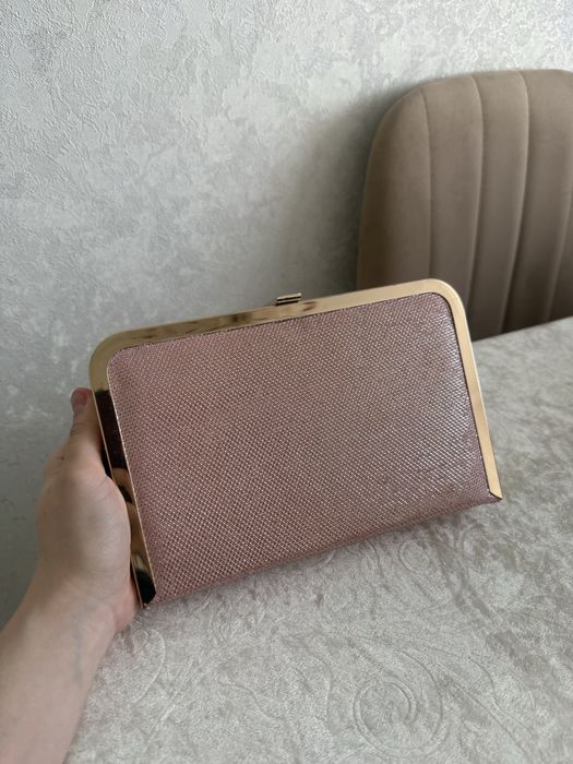 Нежная сумочка-клатч