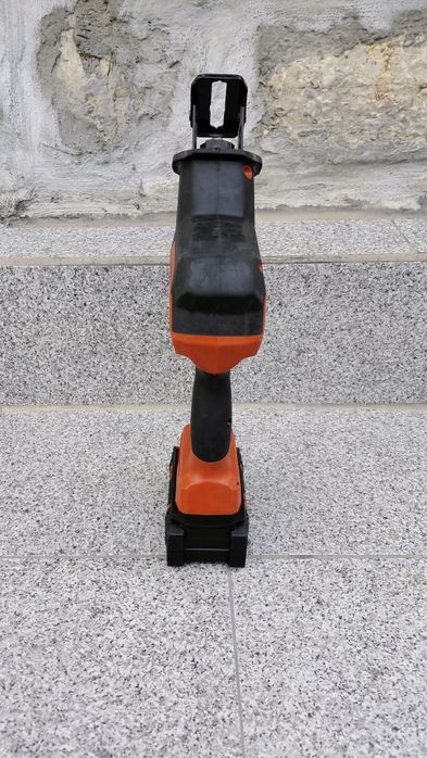 Hilti Винтоверт  и саблен трион Nuron