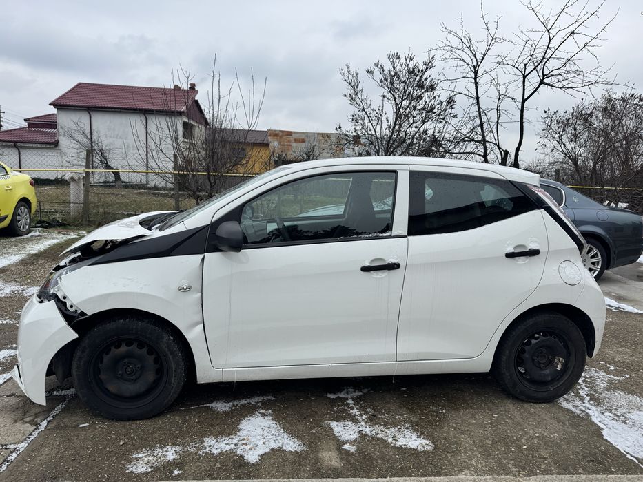 Toyota Aygo 2016 1.0 benzina usor avariat 1900 Euro+TVA RATE FiXE