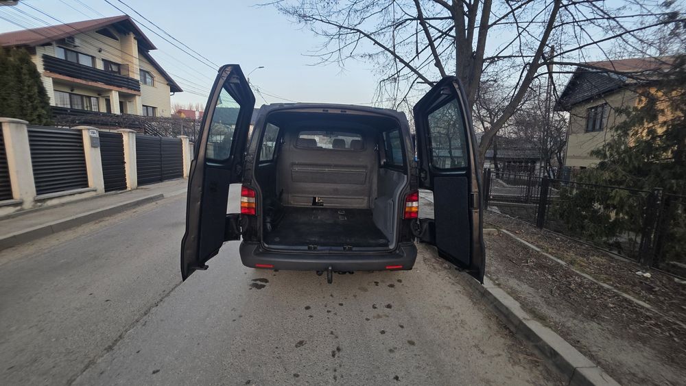 Volkswagen Transporter T5 2.5 TDI An 2008 * 6 Locuri Dublu Cabina * Autoutilitara * Extralung * Cutie Manuala