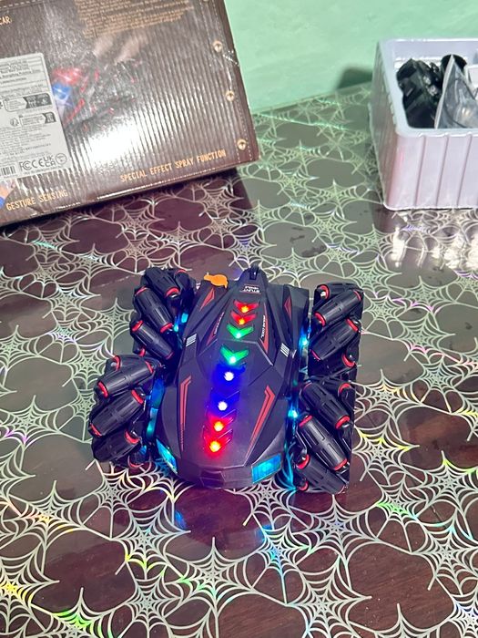 Mașinuță cu telecomanda /gesturi