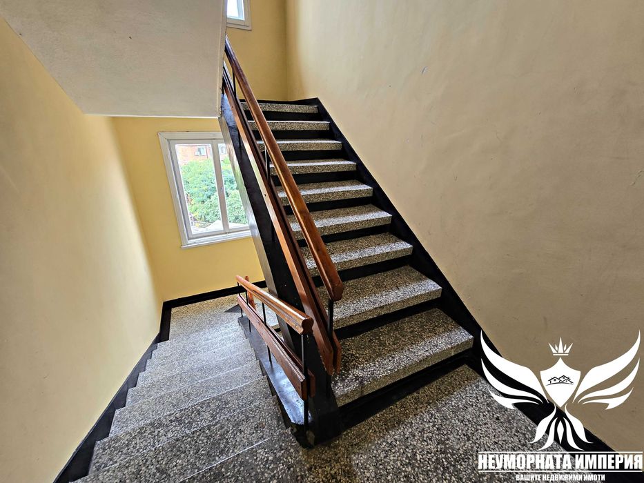 Продавам четиристаен апартамент 118кв. 3ет. гр.Асеновград, стадиона