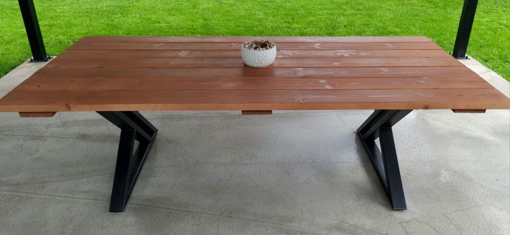 Трапезна маса от дърво и метал