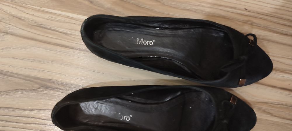 Продам кроссовки размер 37, 38