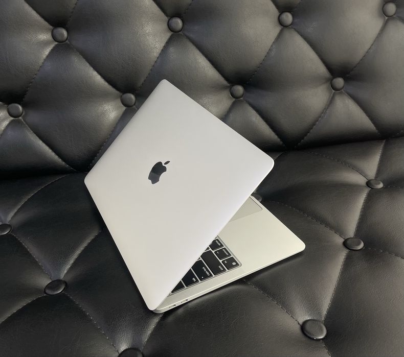 Apple MacBook Air M1 2020 года в идеальном состояние