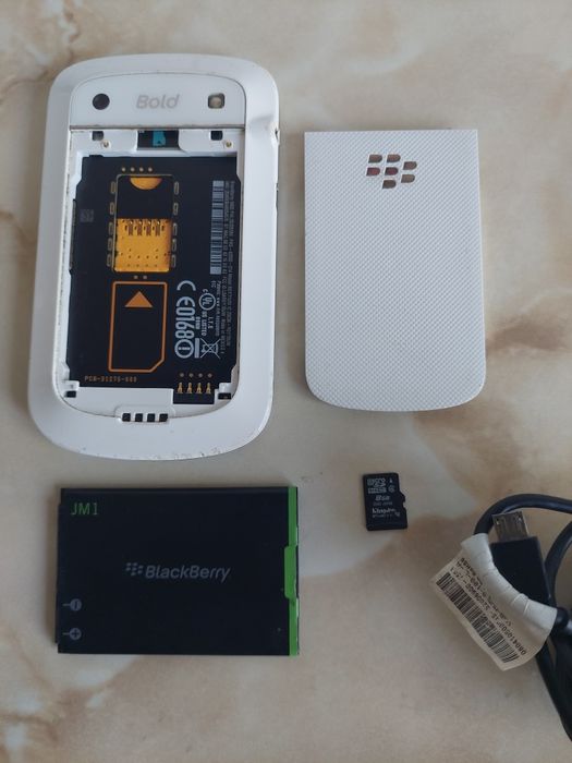 Vând BlackBerry 9900 White / Alb, fără probleme, DEcodat //poze reale