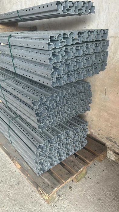 Vând rafturi metalice industriale pentru paleți - stare foarte bună!