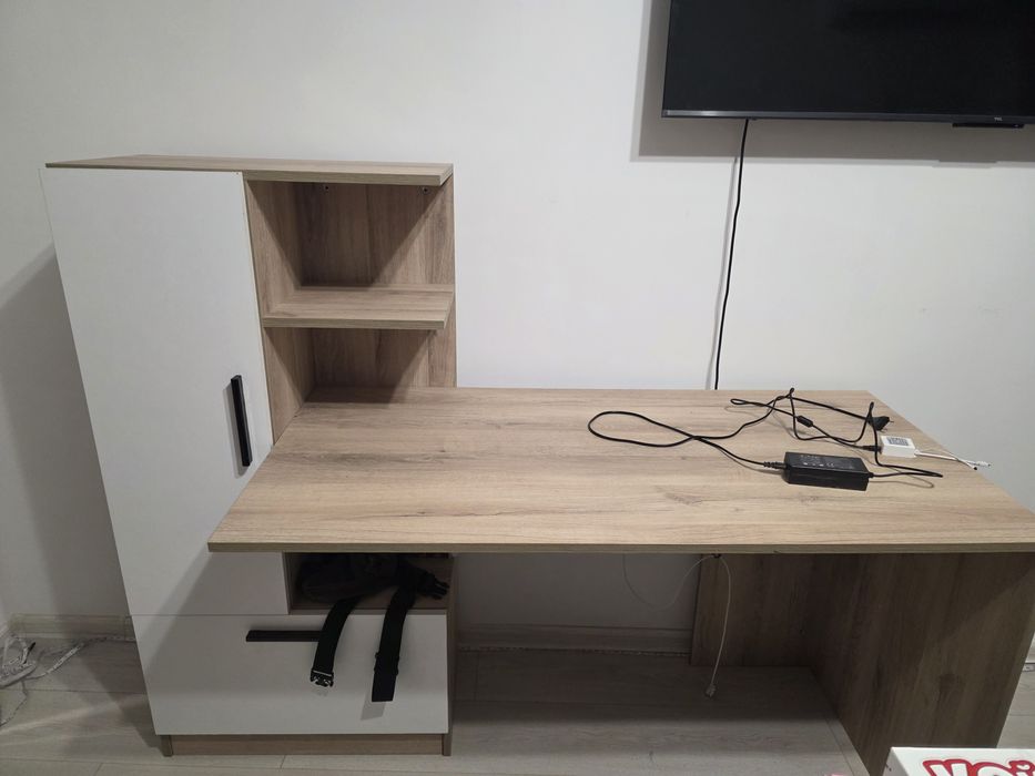 Настолно бюро като ново