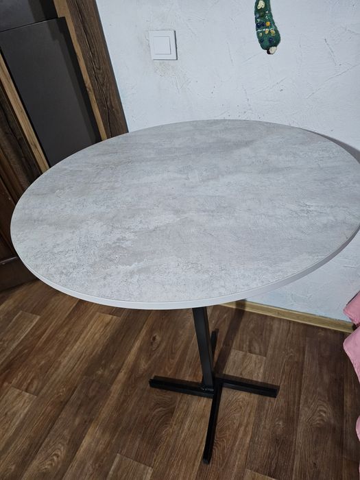 Барный стол и стулья