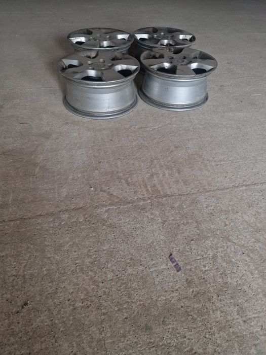 Vând 4 jante aluminiu Skoda Octavia 2 în perfecta stare nu sunt stramb