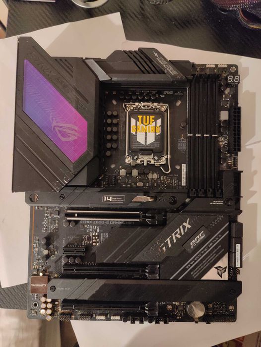 Placa baza ASUS STRIX Z690-E GAMING WIFI DDR5 socket 1700 - Testata