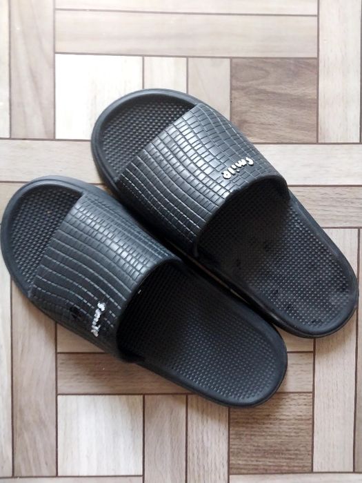 Срочно продам  шлепки