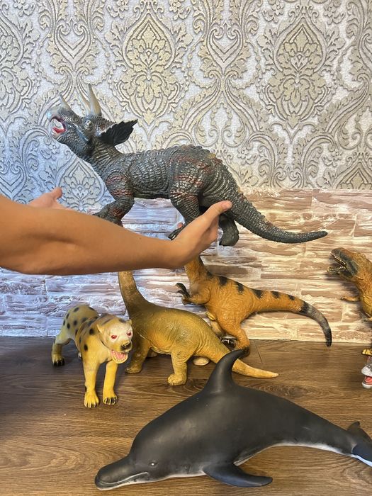Продам игрушки динозавры