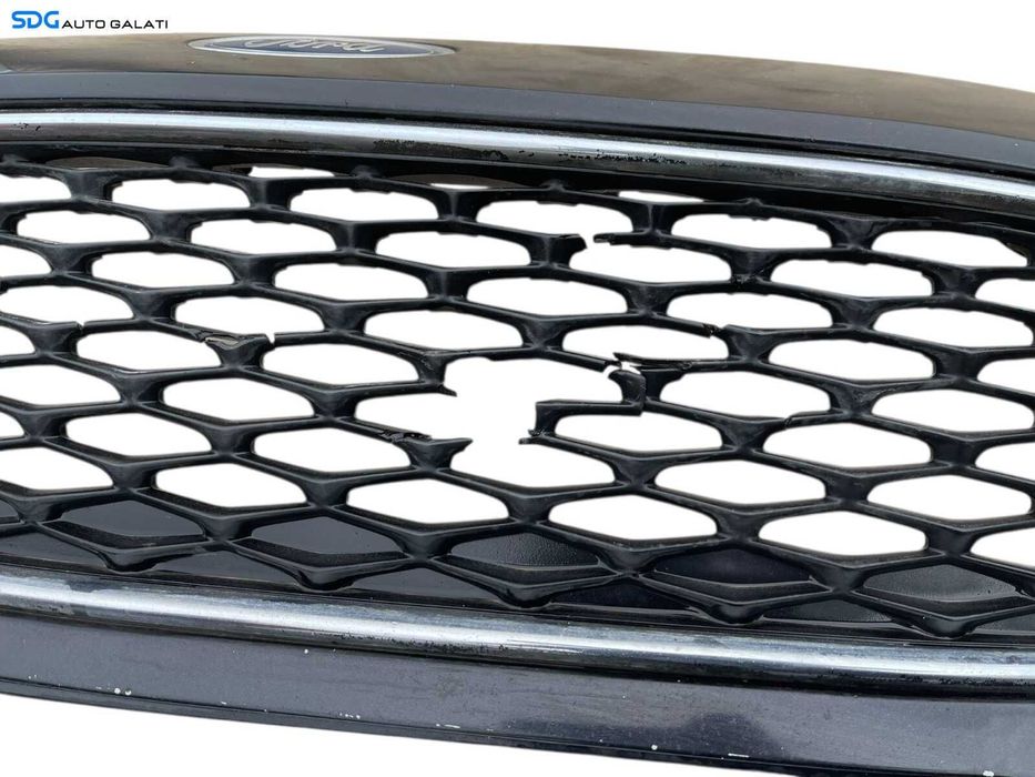 Bara Spoiler Fata Completa cu Grile Sigla si Emblema Ford Focus 3 FL Facelift 2014 - 2018 Culoare FF Panther Black [K6407]