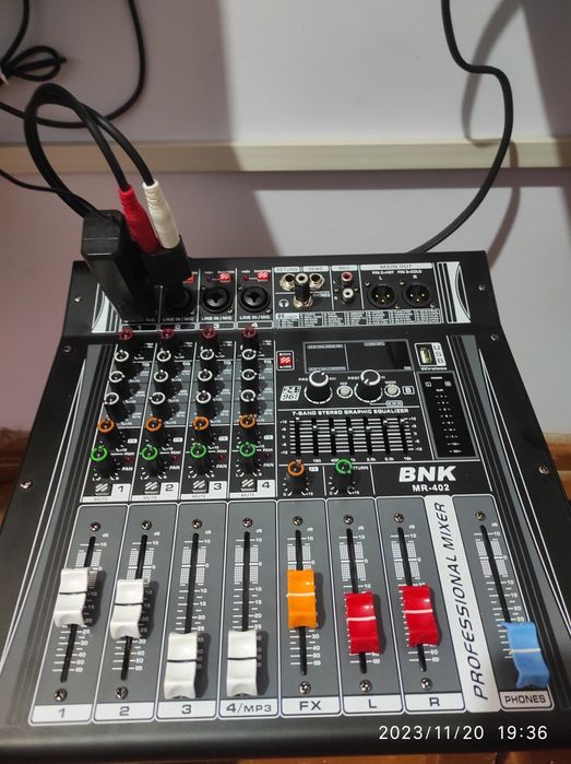 Микшер BNK 4х канальный активный с усилителем 2*450ватт