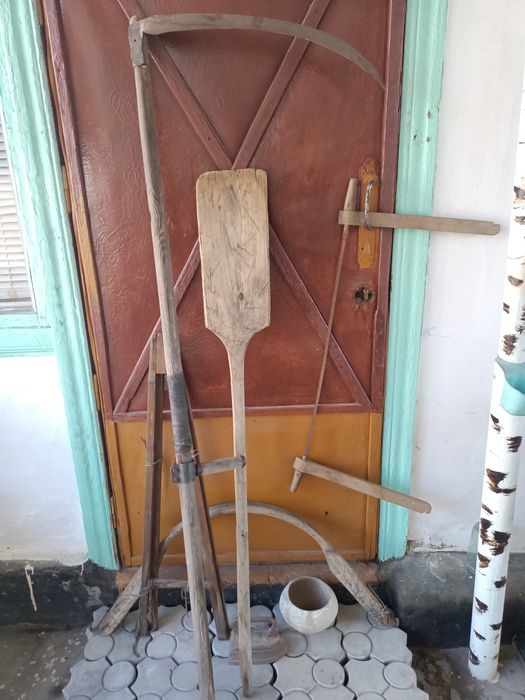 Продам Коромысло,Землемеры,Косу и так дале ... Раритет-вещей.