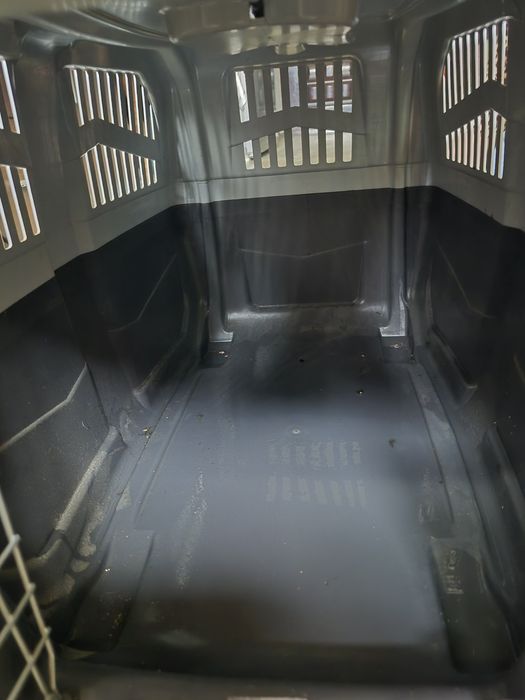 Vând  cușcă  pt  transport  câini