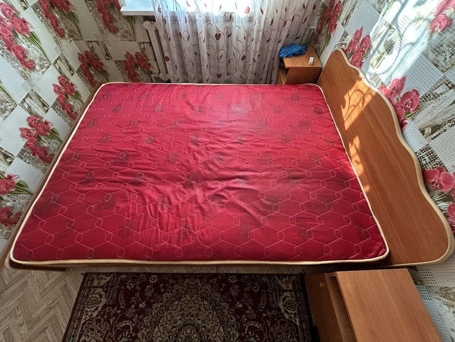 Продаю! Кровать двуспальную!