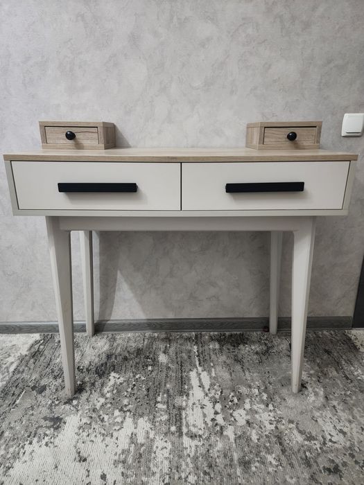 Продается Туалетный столик