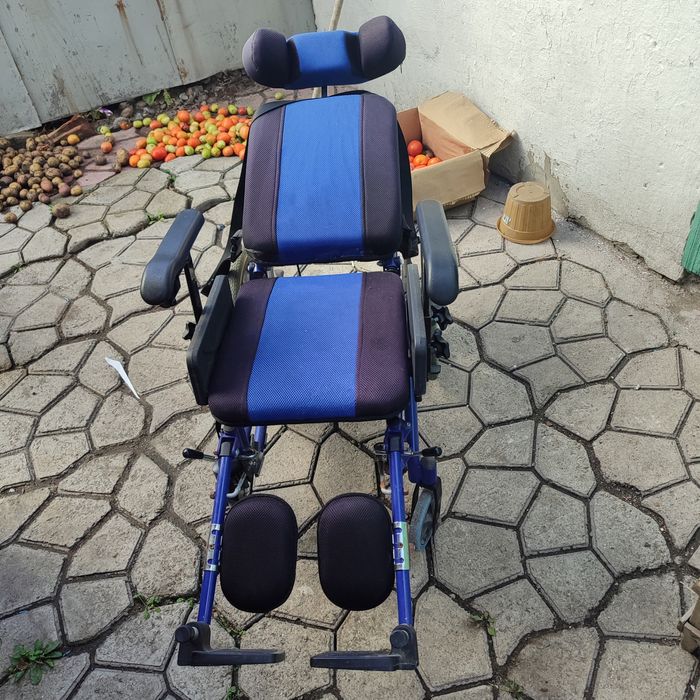 Продам инвалидную коляску