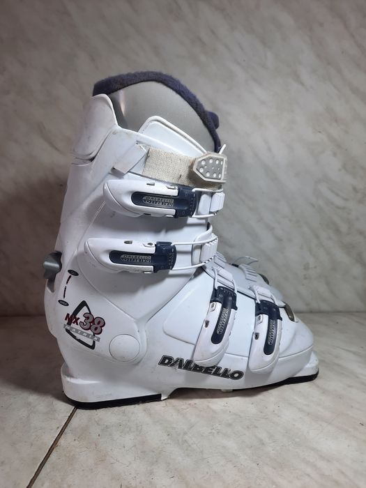 Clapari ski schi Dalbello mondo 24 corespunde mărimii 37