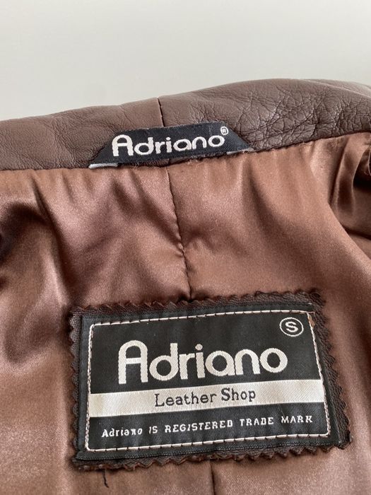 Продам кожаное пальто.